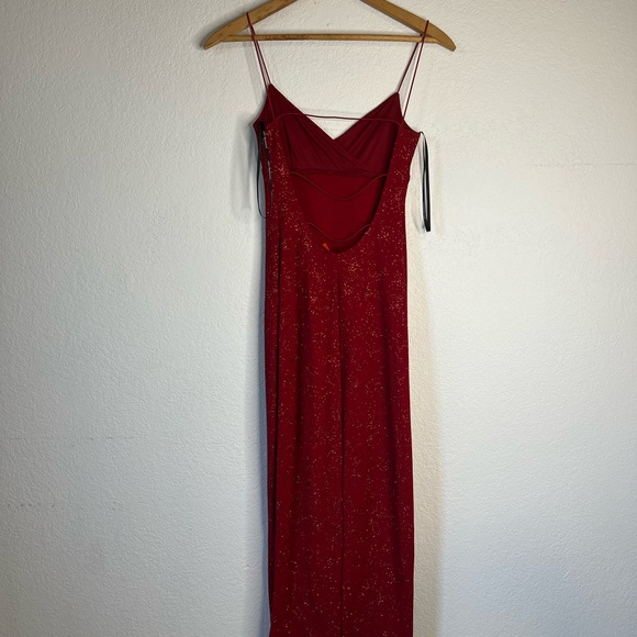 Beautiful city angels gown from David’s Bridal with slit bottom - Picture 5 of 10